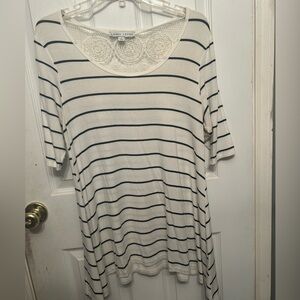 Larry Levine woman’s small 3/4 sleeve shirt